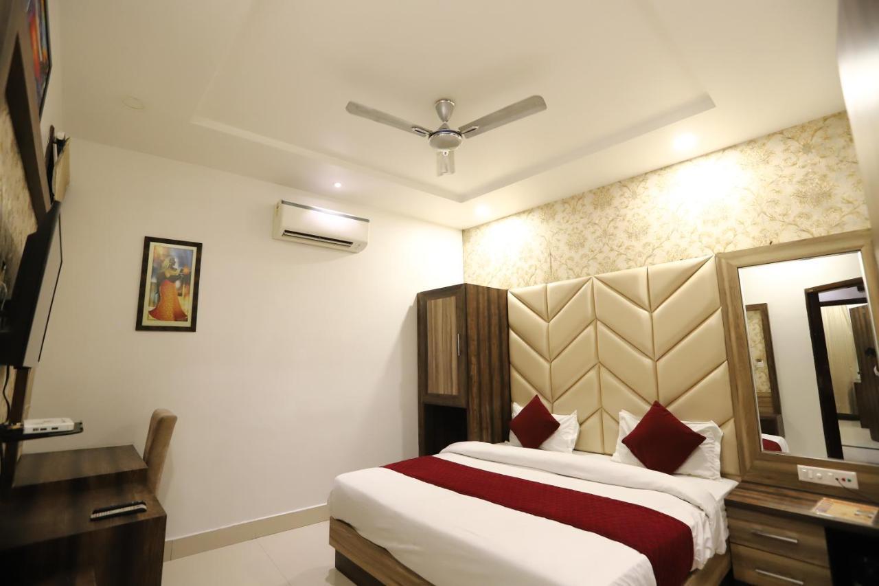 Hotel Malhotra Inn 50 Meter From Golden Temple Amritsar Dış mekan fotoğraf