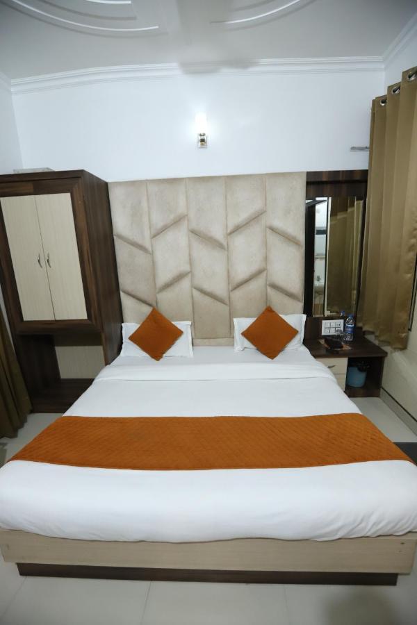 Hotel Malhotra Inn 50 Meter From Golden Temple Amritsar Dış mekan fotoğraf