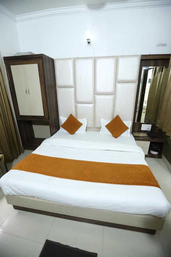 Hotel Malhotra Inn 50 Meter From Golden Temple Amritsar Dış mekan fotoğraf