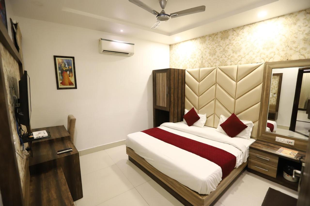 Hotel Malhotra Inn 50 Meter From Golden Temple Amritsar Dış mekan fotoğraf