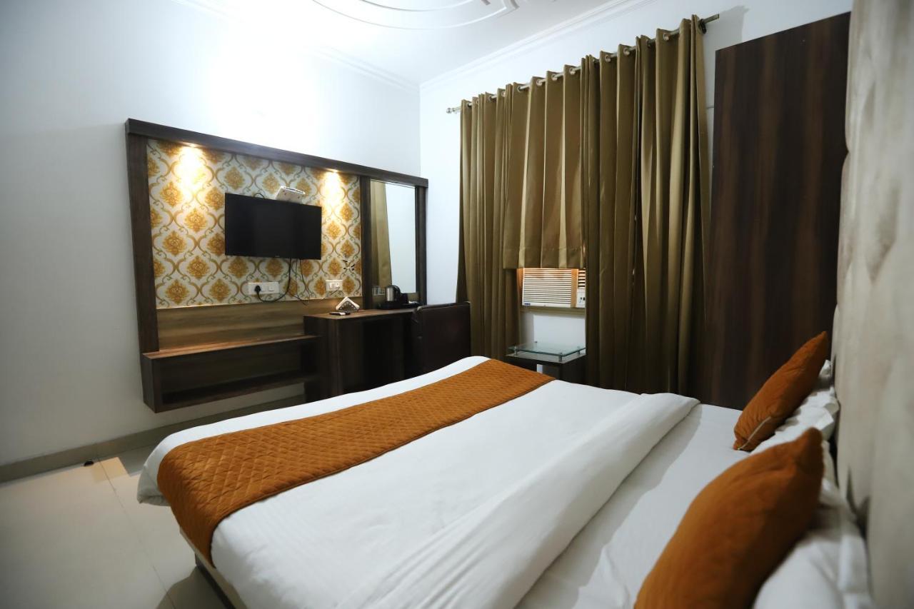 Hotel Malhotra Inn 50 Meter From Golden Temple Amritsar Dış mekan fotoğraf