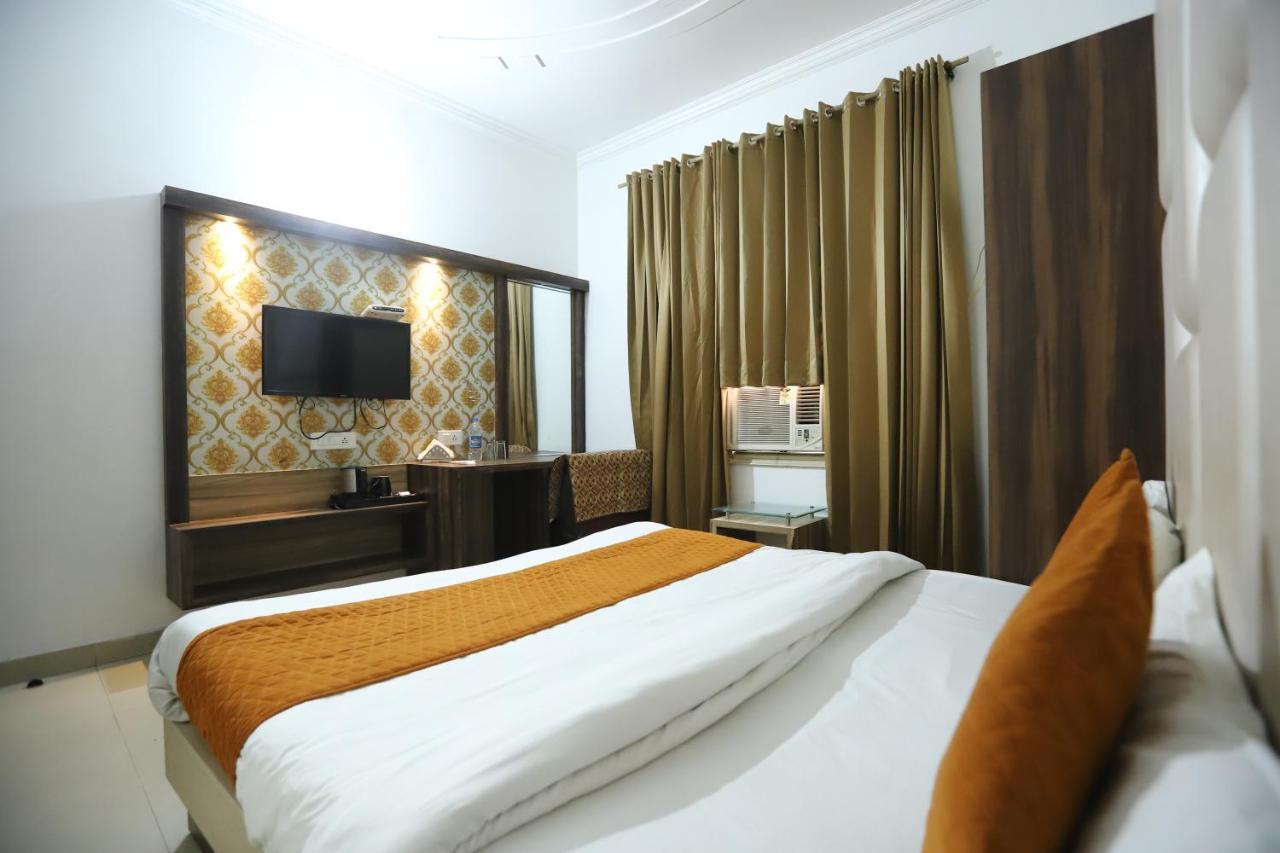 Hotel Malhotra Inn 50 Meter From Golden Temple Amritsar Dış mekan fotoğraf