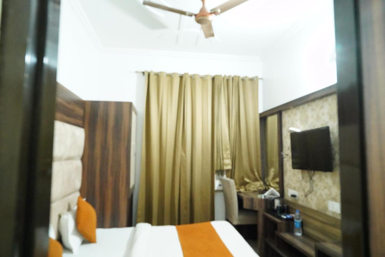 Hotel Malhotra Inn 50 Meter From Golden Temple Amritsar Dış mekan fotoğraf