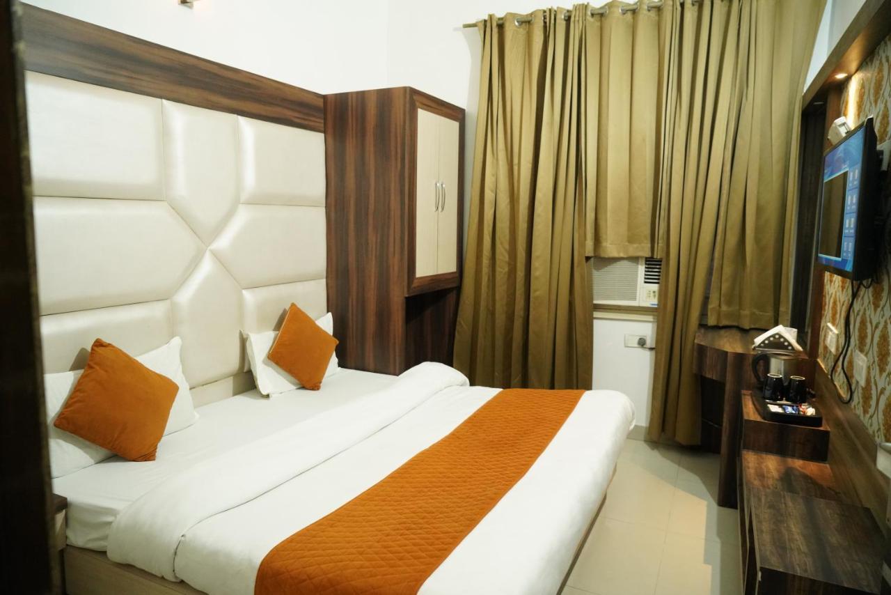 Hotel Malhotra Inn 50 Meter From Golden Temple Amritsar Dış mekan fotoğraf